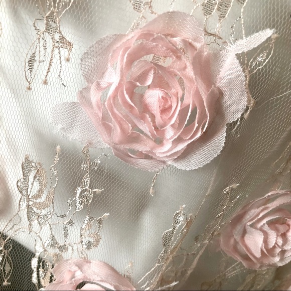 WoWo NWT Pink Lace 3D Flower Petals Top Size XL - Picture 6 of 7